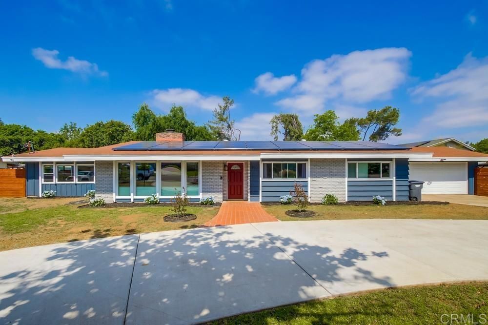 Backyard, Exterior, Facade, Solar Panels, Ranch