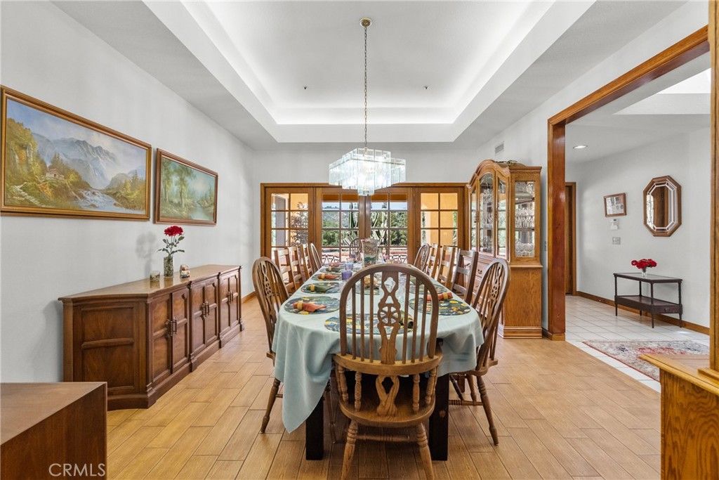 Chandelier, Dining room, Interior, Recessed Lighting, Wood Texture Flooring
