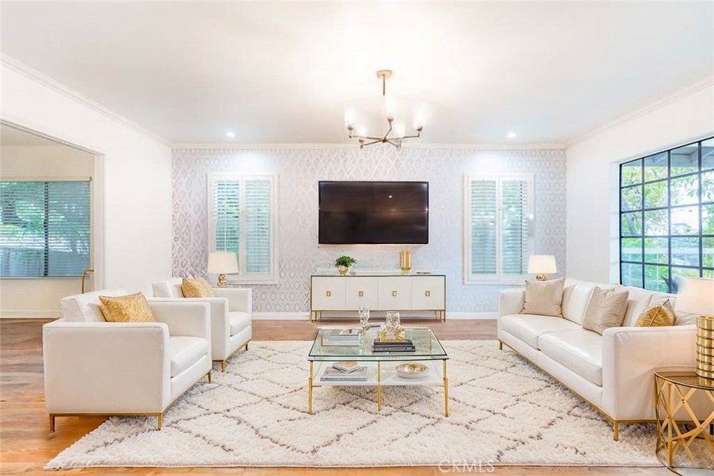 Chandelier, Interior, Living room, Recessed Lighting, Wood Texture Flooring