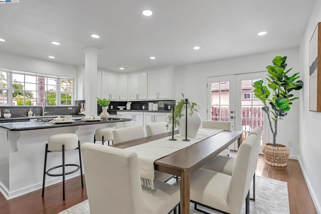 Dining room, Interior, Kitchen, Recessed Lighting, Wood Texture Flooring