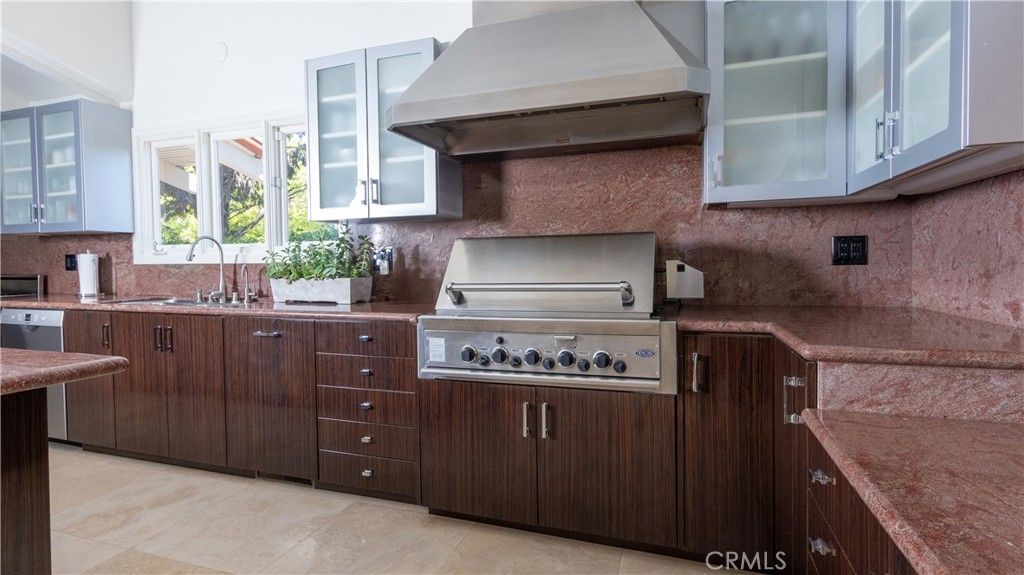 Exterior, Stainless Steel Appliances