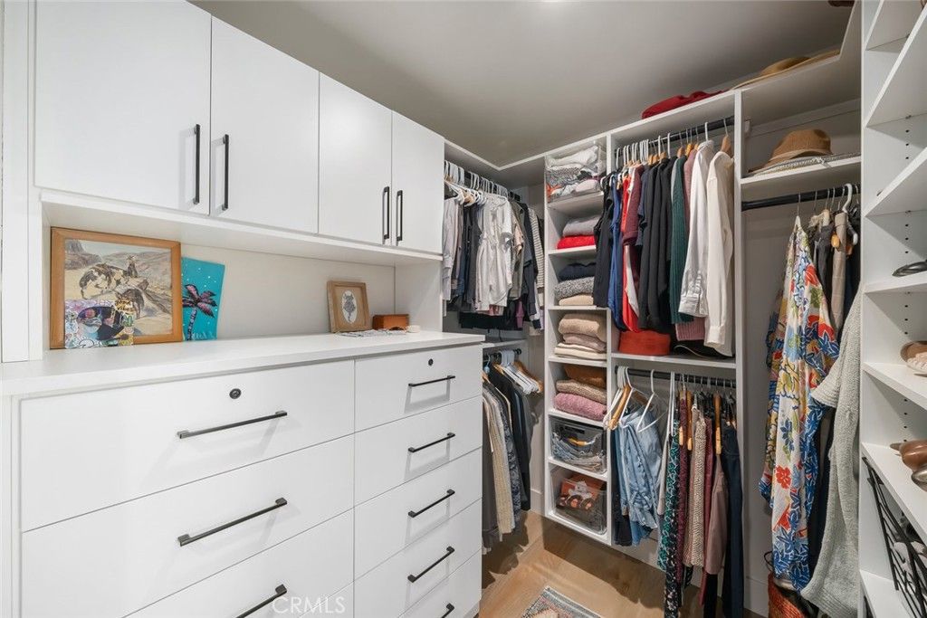 Interior, Walk-in Closets, Wood Texture Flooring