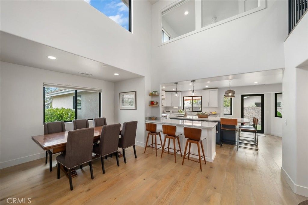 Dining room, Interior, Kitchen, Pendant Lights, Recessed Lighting, Wood Texture Flooring
