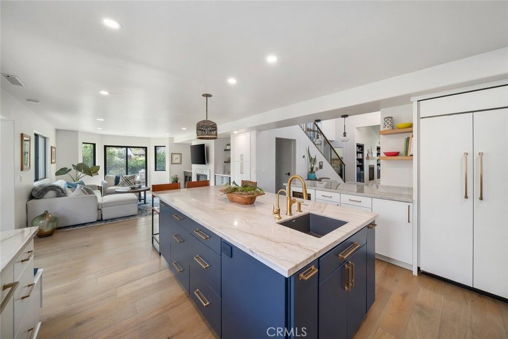 Interior, Kitchen, Living room, Pendant Lights, Recessed Lighting, Wood Texture Flooring