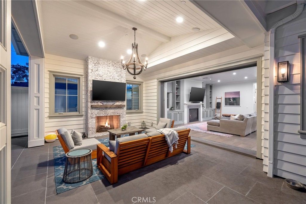 Chandelier, Fireplace, Interior, Living room, Recessed Lighting
