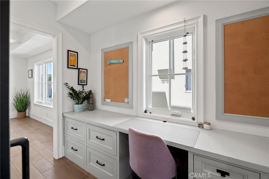 Home Office, Interior, Pendant Lights, Wood Texture Flooring