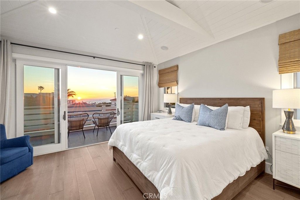 Bedroom, Interior, Recessed Lighting, Water, Wood Texture Flooring