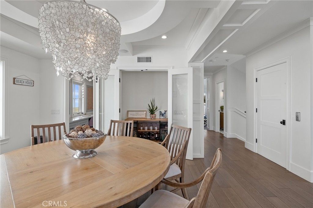 Chandelier, Dining room, Interior, Recessed Lighting, Wood Texture Flooring