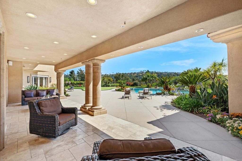 Exterior, Pool, Recessed Lighting