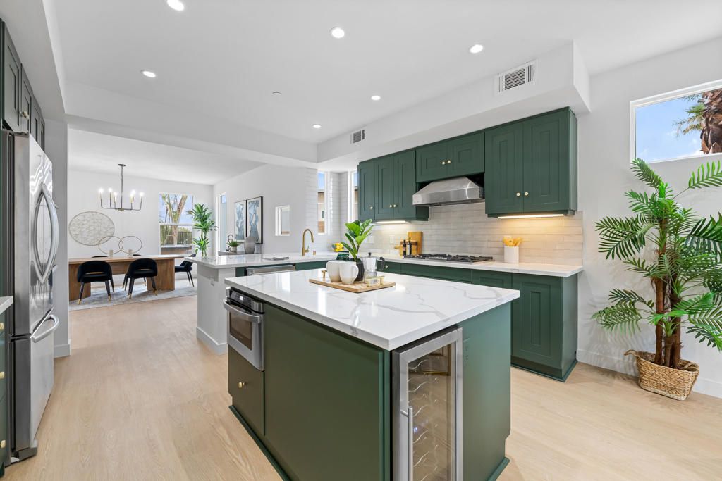 Chandelier, Dining room, Interior, Kitchen, Pendant Lights, Recessed Lighting, Stainless Steel Appliances, Wood Texture Flooring