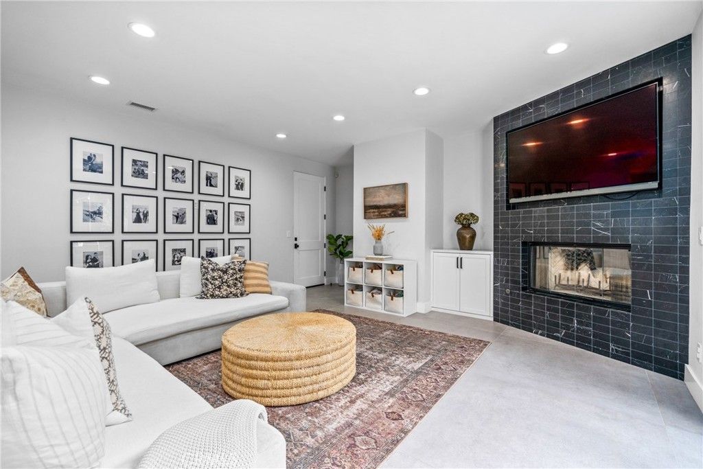Fireplace, Interior, Living room, Recessed Lighting
