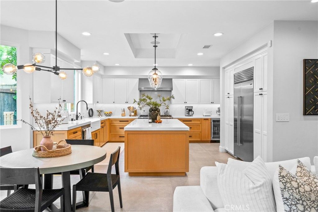 Dining room, Interior, Kitchen, Pendant Lights, Recessed Lighting, Stainless Steel Appliances