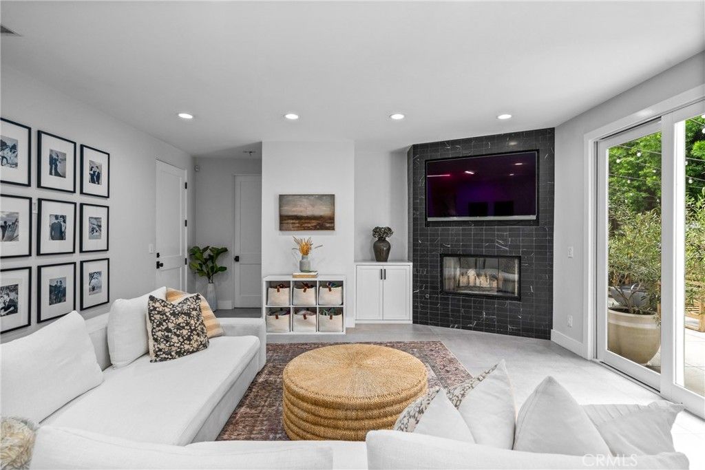 Fireplace, Interior, Living room, Recessed Lighting