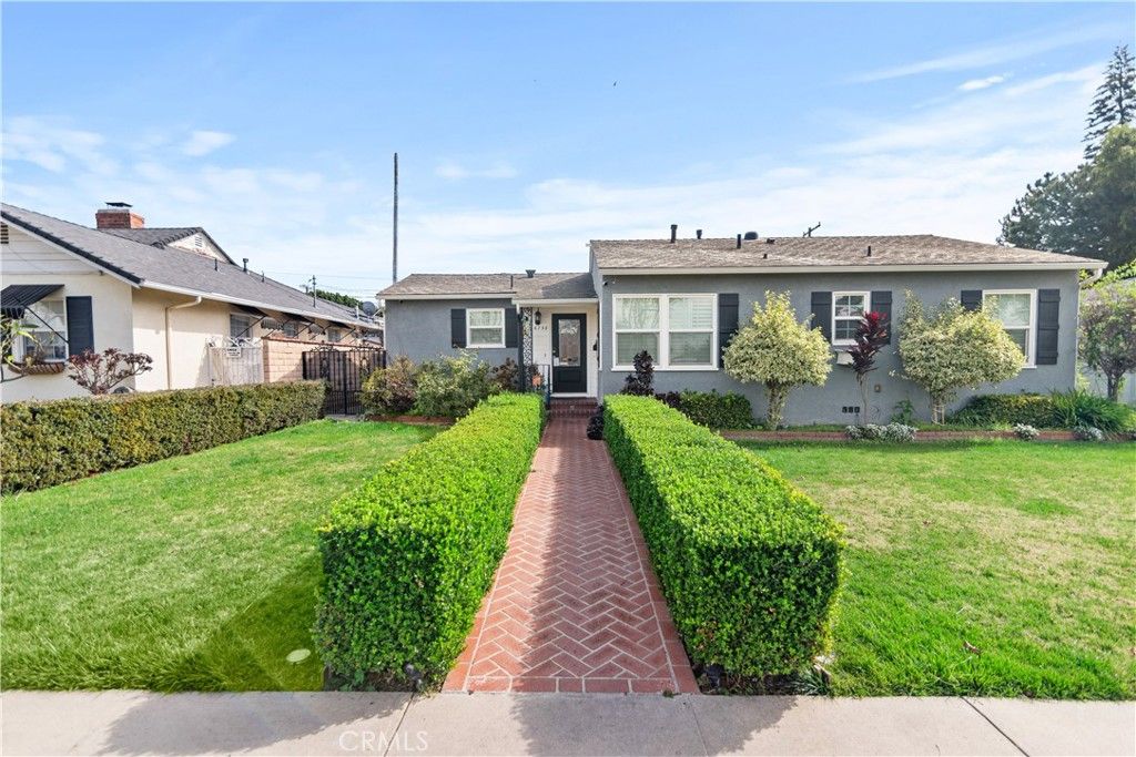Backyard, Exterior, Facade, Ranch
