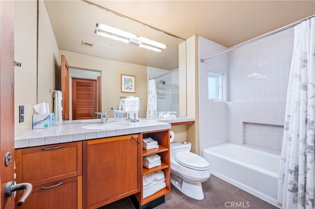 Bathroom, Interior, Tile Countertops