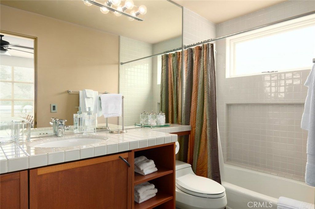 Bathroom, Interior, Tile Countertops