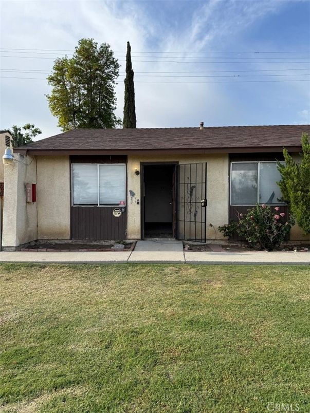 Backyard, Exterior, Facade, Ranch