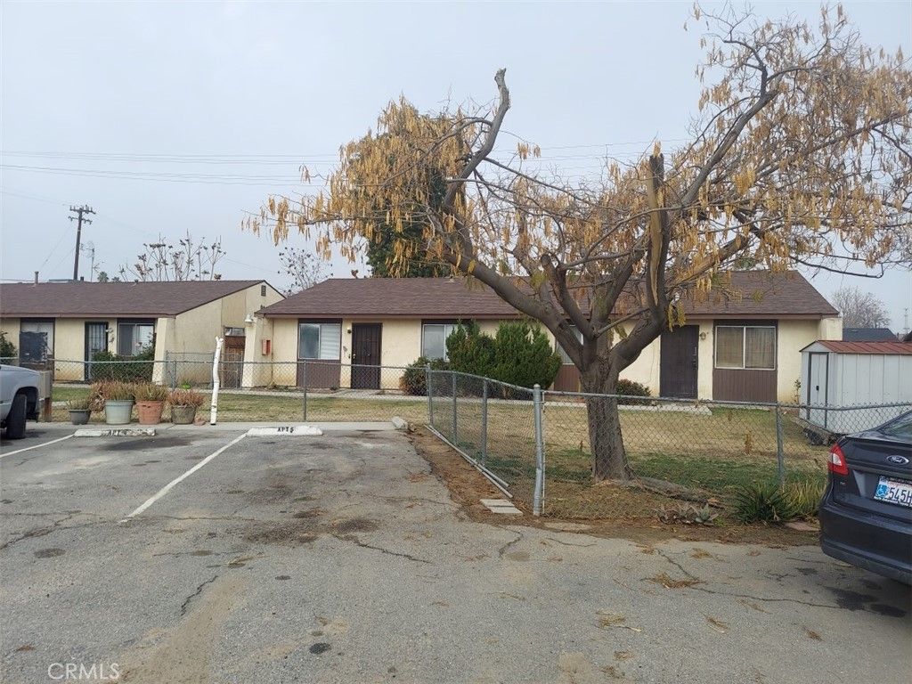 Exterior, Facade, Ranch