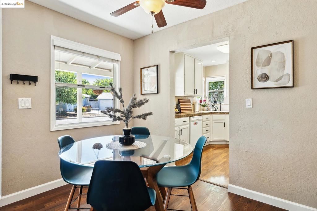 Dining room, Interior, Kitchen, Recessed Lighting, Wood Texture Flooring