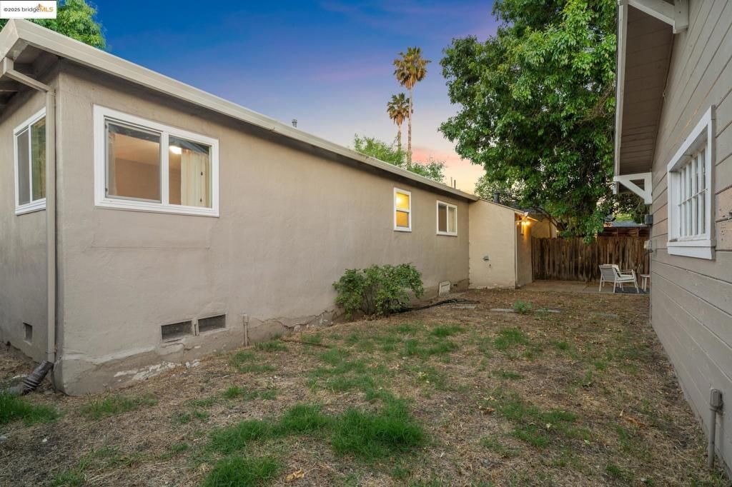 Backyard, Exterior