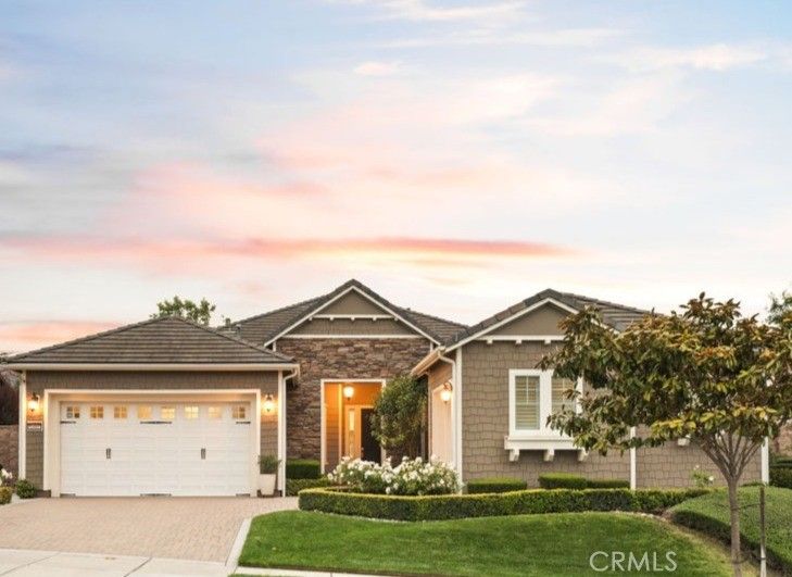 Attached, Exterior, Facade, American Craftsman