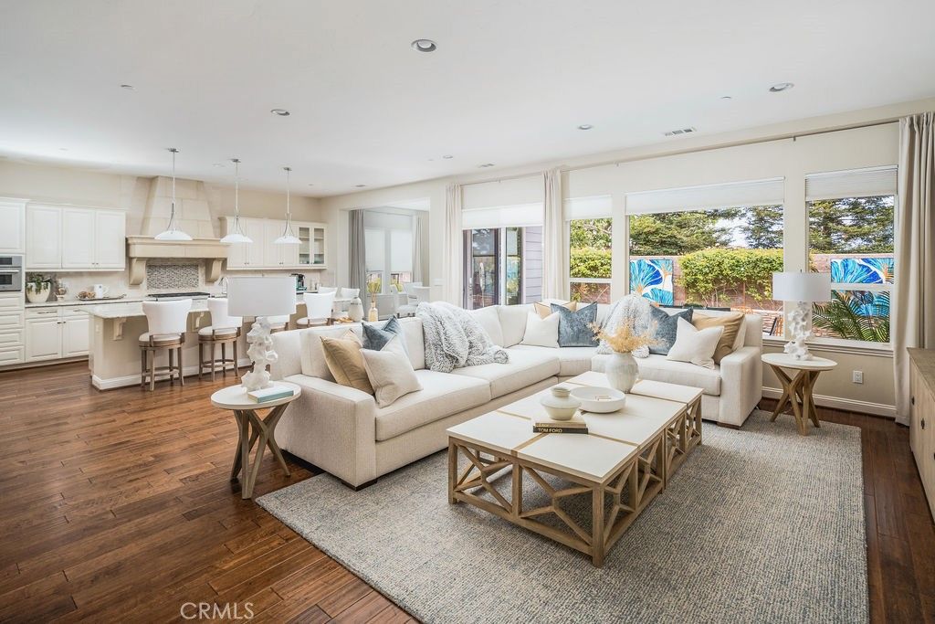 Interior, Kitchen, Living room, Pendant Lights, Recessed Lighting, Wood Texture Flooring