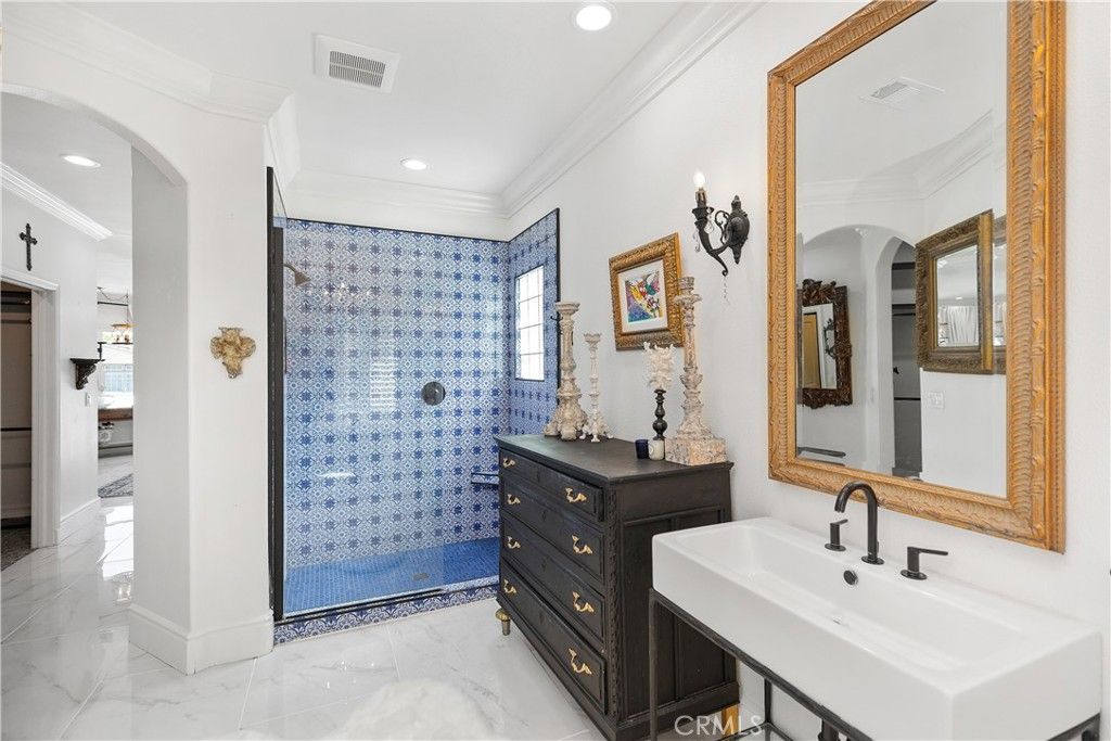 Bathroom, Interior, Marble, Recessed Lighting