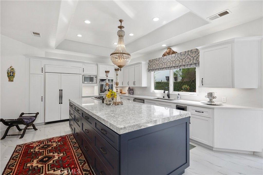 Chandelier, Interior, Kitchen, Marble, Recessed Lighting, Stainless Steel Appliances