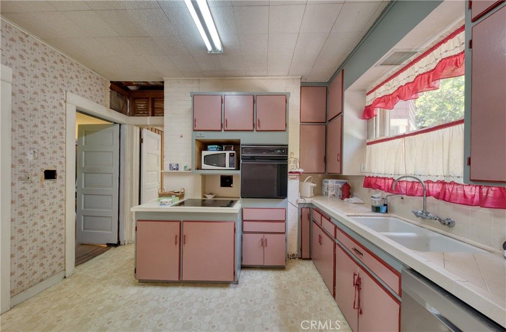 Interior, Kitchen, Tile Countertops