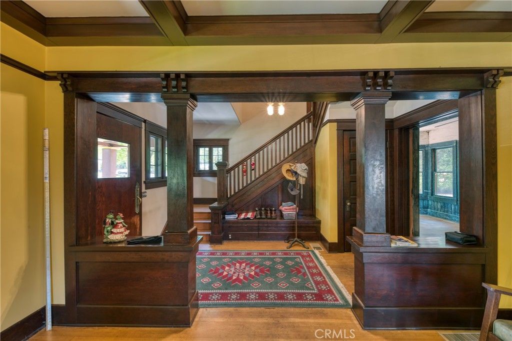 Interior, Pendant Lights, Wood Texture Flooring