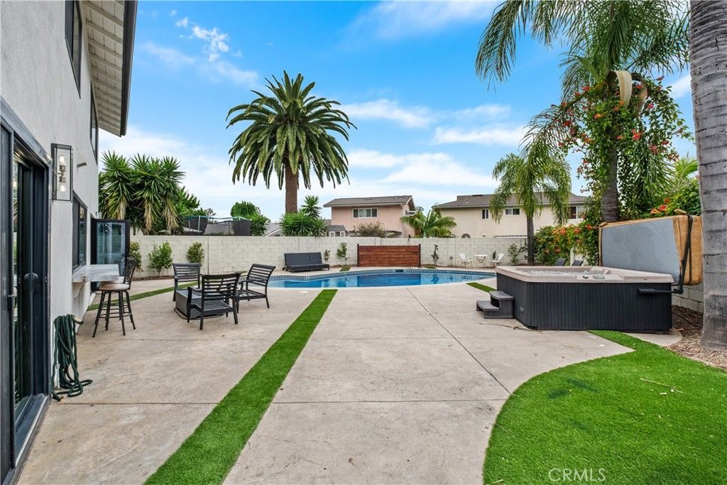 Exterior, Hot Tub, Pool