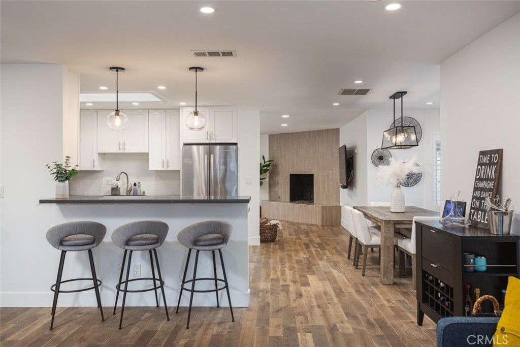 Dining room, Interior, Kitchen, Pendant Lights, Recessed Lighting, Stainless Steel Appliances, Wood Texture Flooring