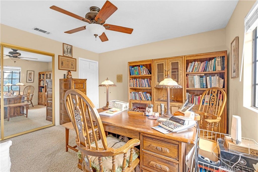Home Office, Interior