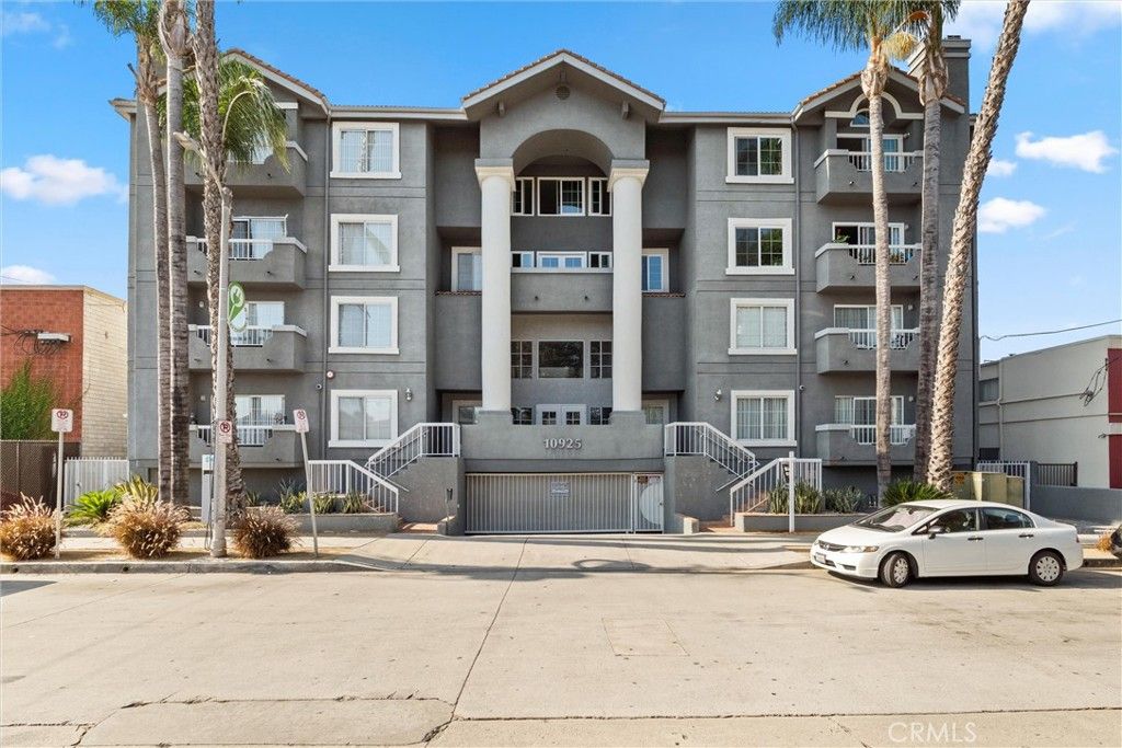 Exterior, Facade, Condo Building