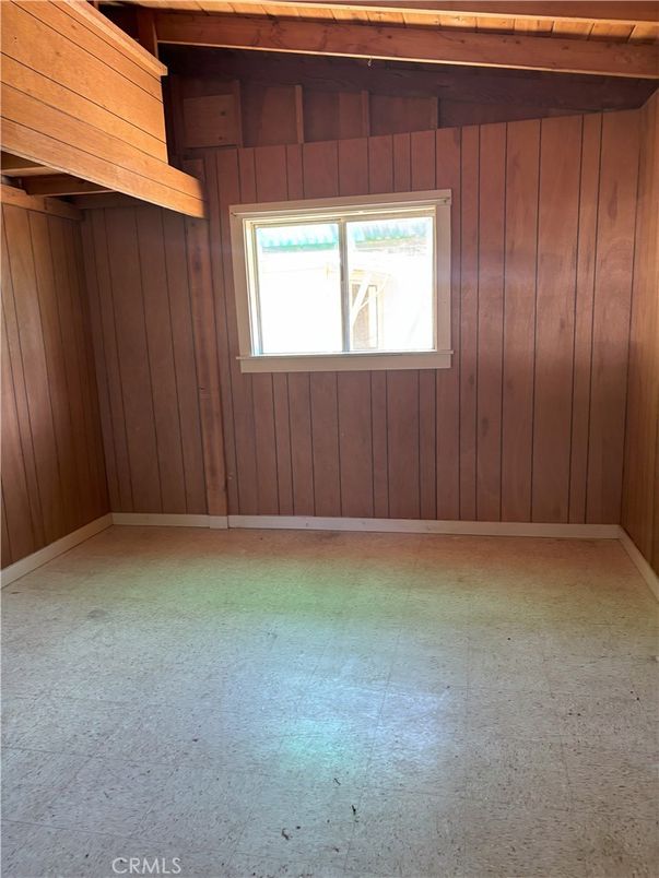 Empty room, Interior, Wooden Beams, Wooden Walls
