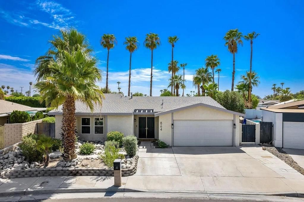 Attached, Exterior, Facade, Ranch