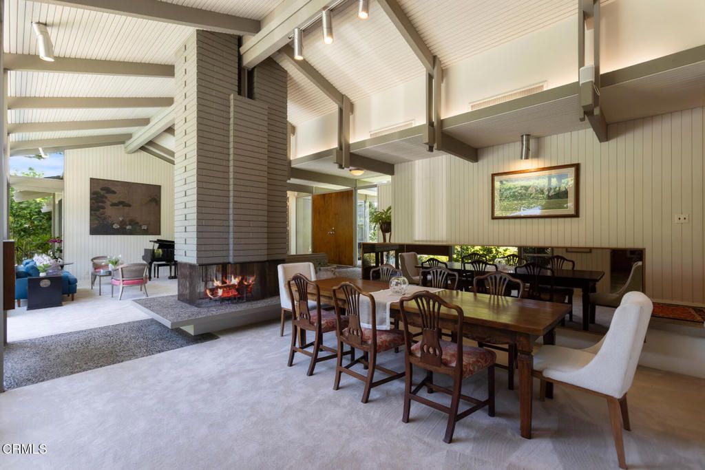 Dining room, Fireplace, Interior