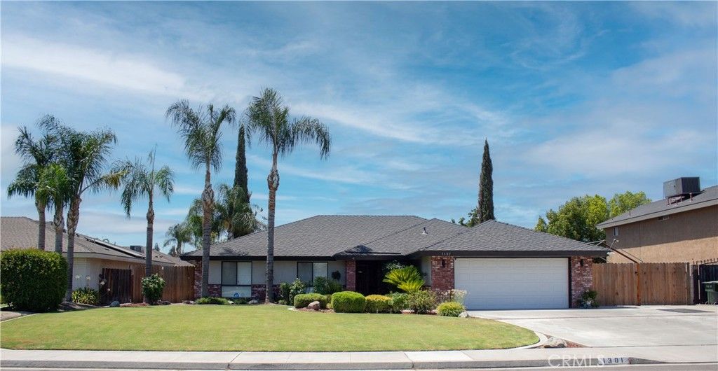 Attached, Exterior, Facade, Brick Facade, Ranch