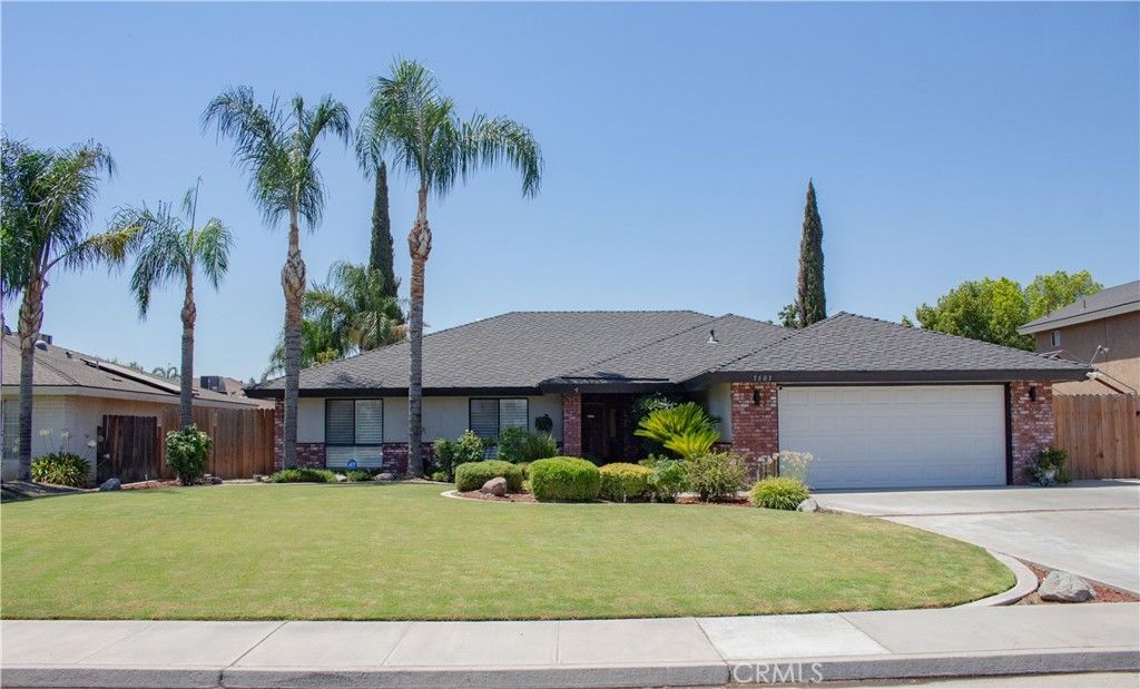 Attached, Exterior, Facade, Brick Facade, Ranch