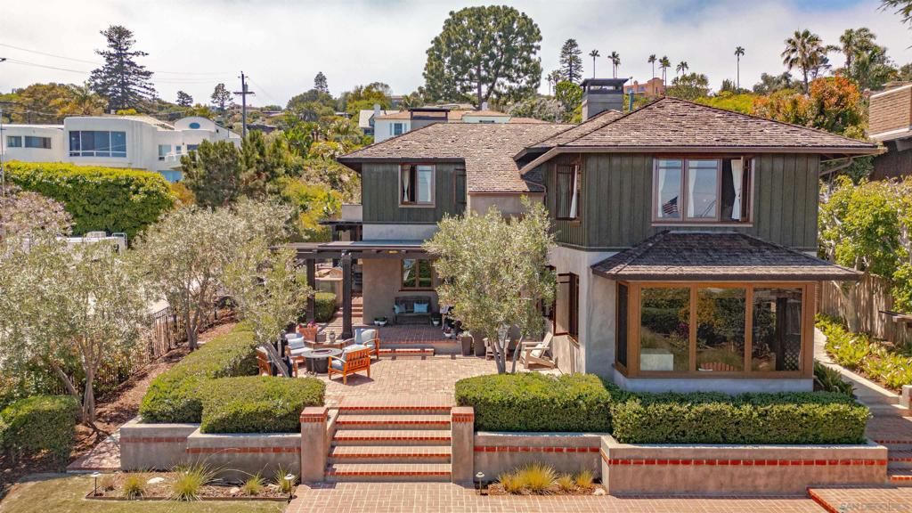 Backyard, Exterior, Facade, Modern