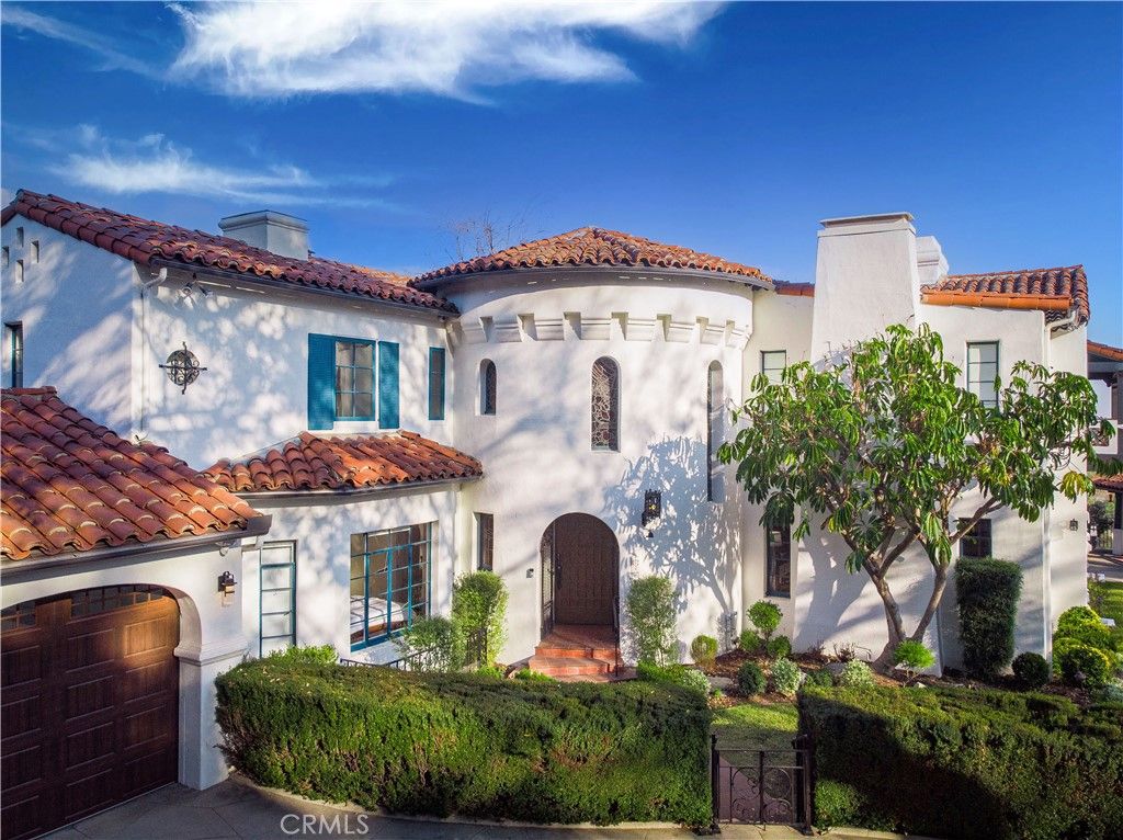 Attached, Exterior, Facade, Spanish Mediterranean