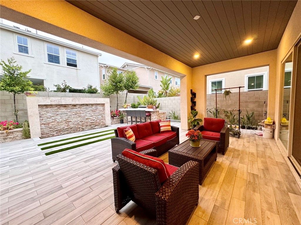 Exterior, Wood Texture Flooring
