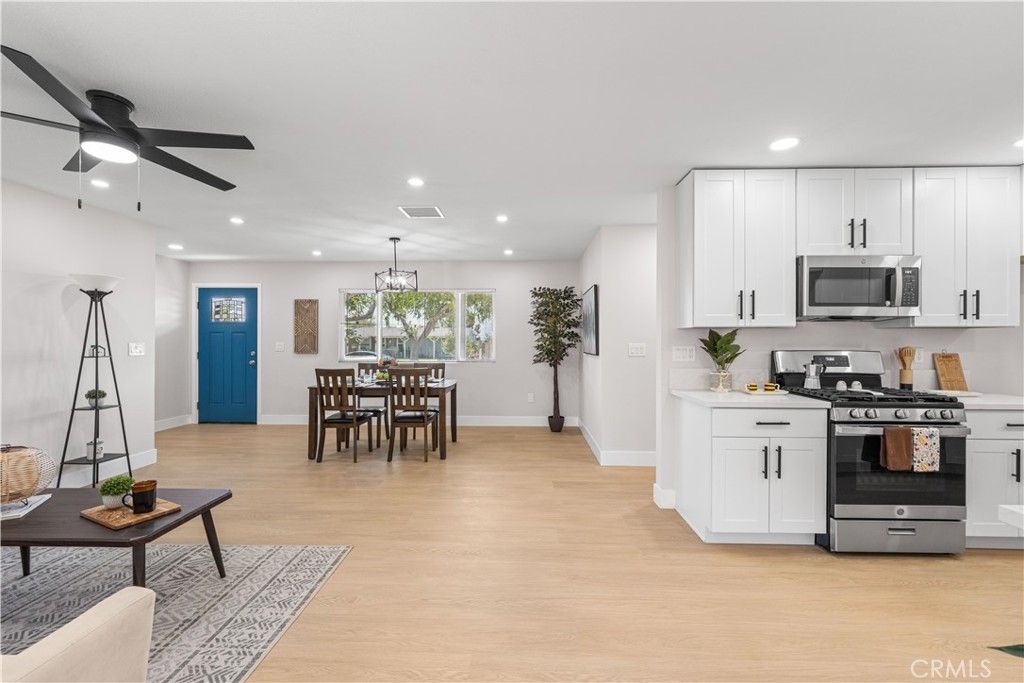 Chandelier, Dining room, Interior, Kitchen, Pendant Lights, Recessed Lighting, Stainless Steel Appliances, Wood Texture Flooring