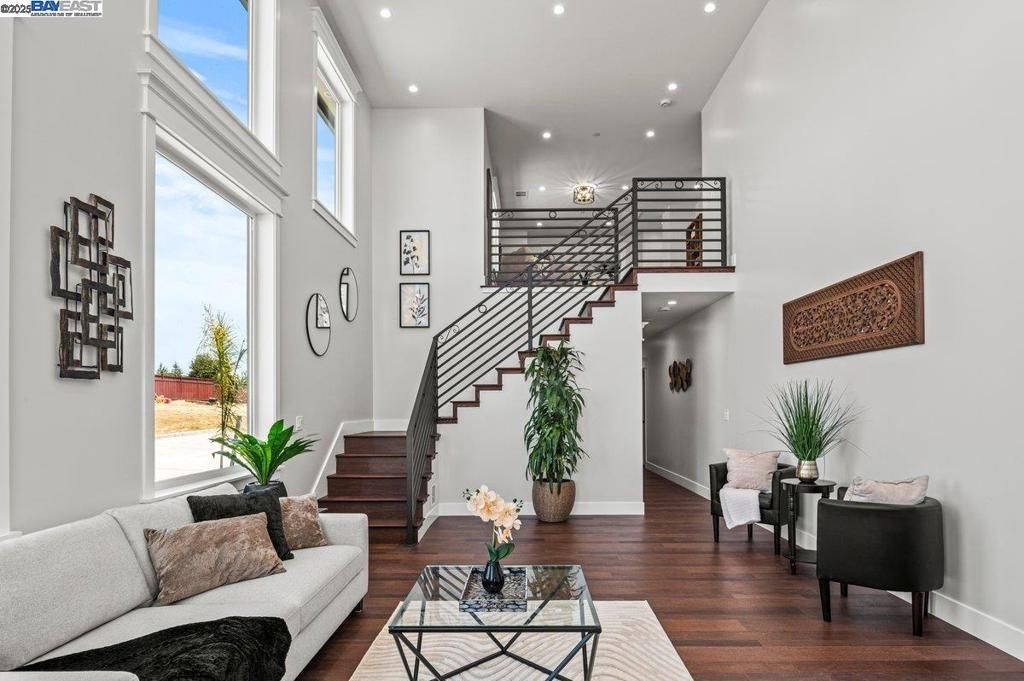 Interior, Living room, Recessed Lighting, Wood Texture Flooring