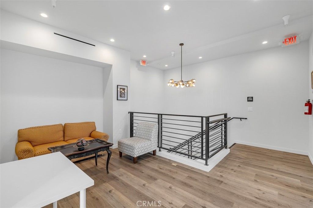 Interior, Pendant Lights, Recessed Lighting, Wood Texture Flooring