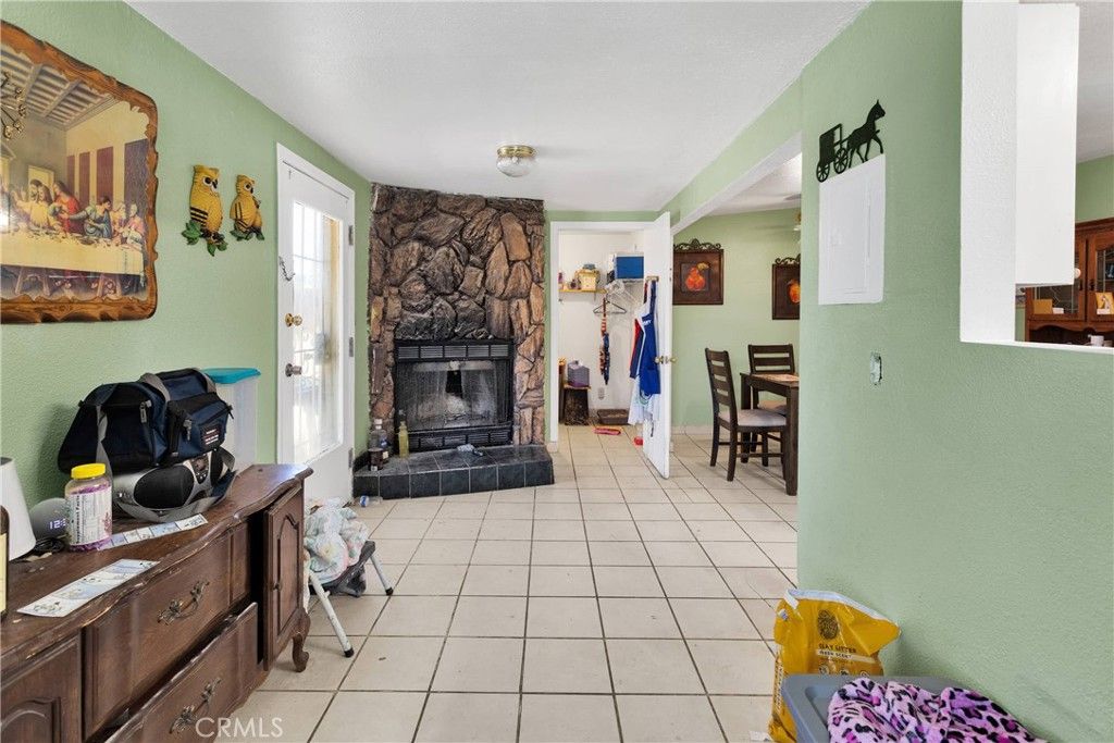 Dining room, Fireplace, Interior