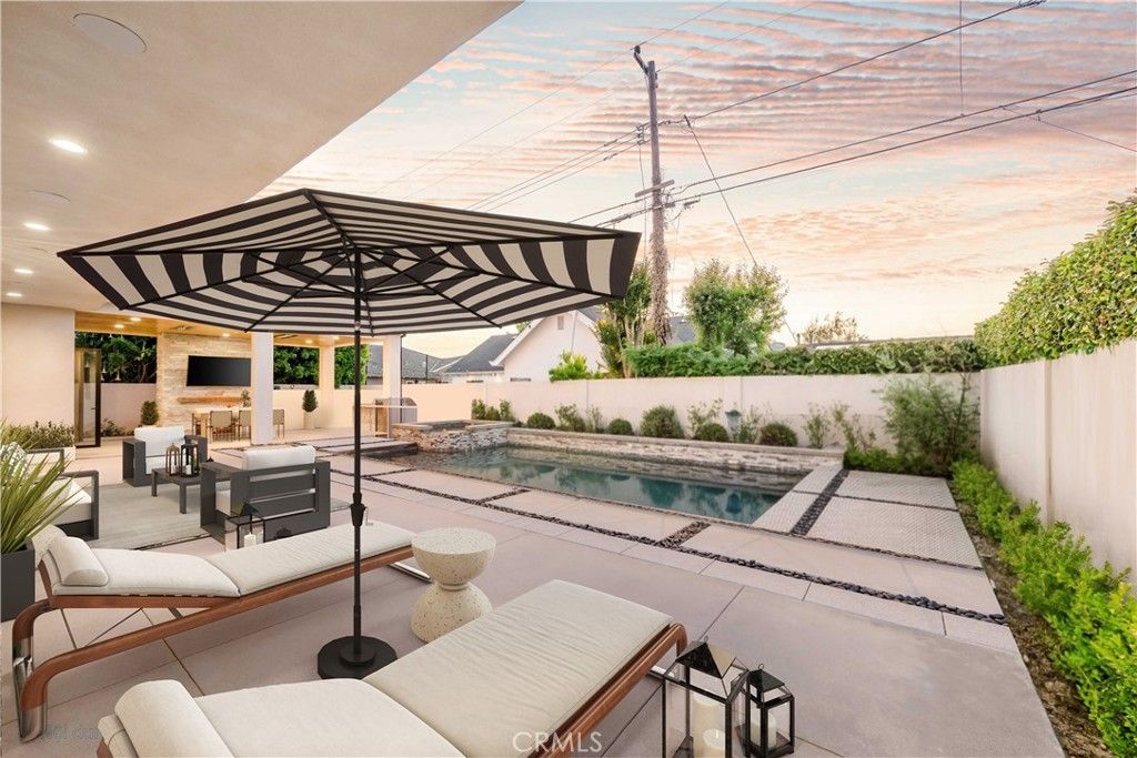 Exterior, Pool, Recessed Lighting