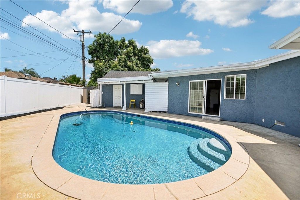 Exterior, Pool