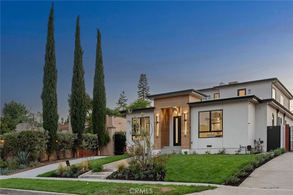 Backyard, Exterior, Facade, Modern