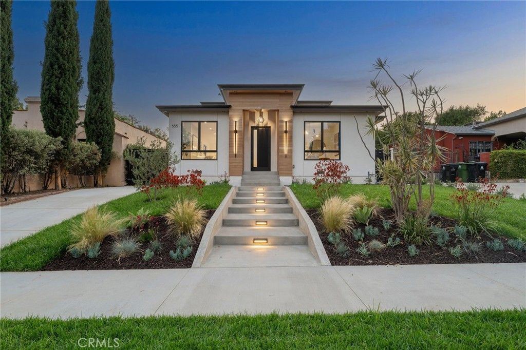Backyard, Exterior, Facade, Modern
